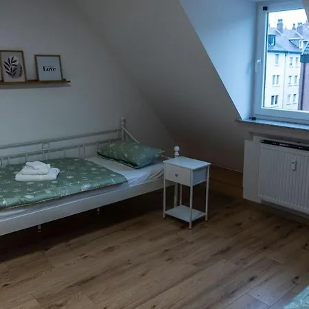 Moderne Ferienwohnung In Gelsenkirchen-Schalke Fuer 1 Bis 7 Personen Mit Terrasse, Ideal Fuer Gruppen & Stadionbesuche Экстерьер фото
