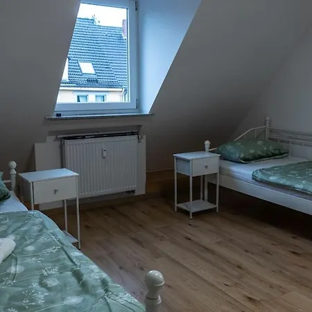 Moderne Ferienwohnung In Gelsenkirchen-Schalke Fuer 1 Bis 7 Personen Mit Terrasse, Ideal Fuer Gruppen & Stadionbesuche Экстерьер фото