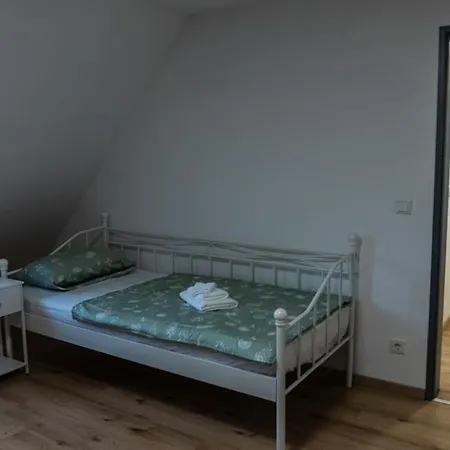 Moderne Ferienwohnung In Gelsenkirchen-Schalke Fuer 1 Bis 7 Personen Mit Terrasse, Ideal Fuer Gruppen & Stadionbesuche Экстерьер фото