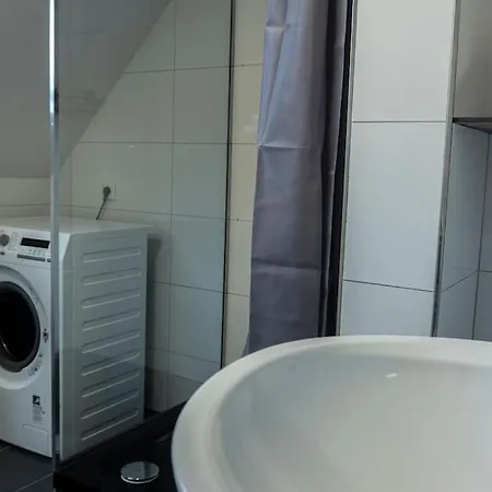 Moderne Ferienwohnung In Gelsenkirchen-Schalke Fuer 1 Bis 7 Personen Mit Terrasse, Ideal Fuer Gruppen & Stadionbesuche Экстерьер фото