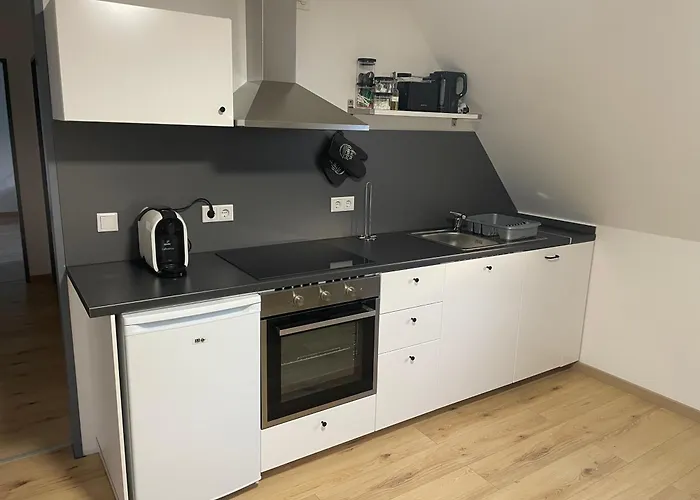 Moderne Ferienwohnung In Gelsenkirchen-Schalke Fuer 1 Bis 7 Personen Mit Terrasse, Ideal Fuer Gruppen & Stadionbesuche