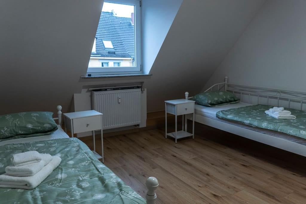 Moderne In Gelsenkirchen-schalke Fuer 1 Bis 7 Personen Mit Terrasse, Ideal Fuer Gruppen & Stadionbesuche Apartment Gelsenkirchen