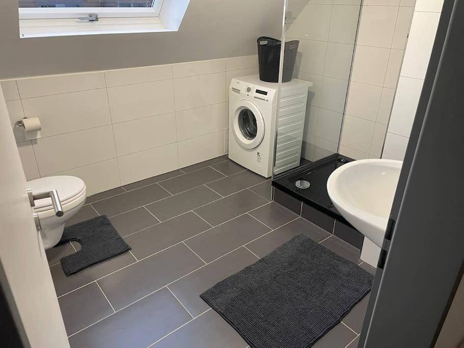 Moderne In Gelsenkirchen-schalke Fuer 1 Bis 7 Personen Mit Terrasse, Ideal Fuer Gruppen & Stadionbesuche *