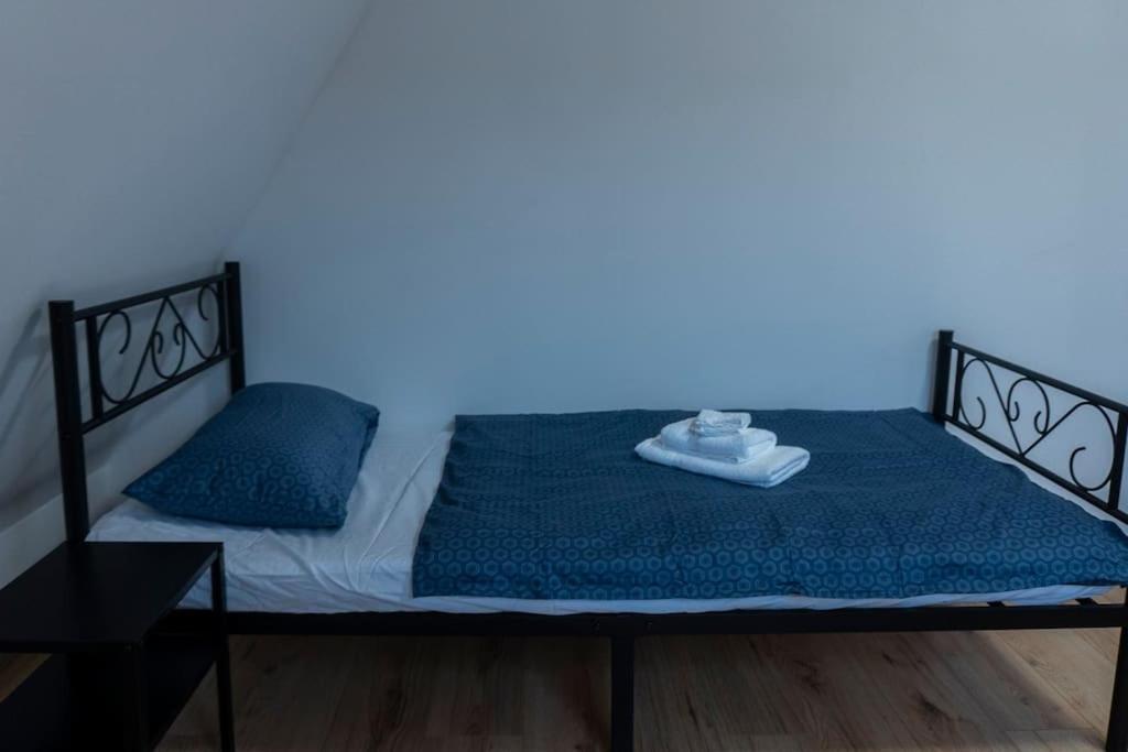 Moderne In Gelsenkirchen-schalke Fuer 1 Bis 7 Personen Mit Terrasse, Ideal Fuer Gruppen & Stadionbesuche Апартаменты *