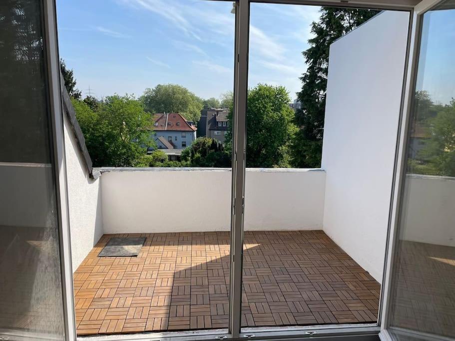 Moderne In Gelsenkirchen-schalke Fuer 1 Bis 7 Personen Mit Terrasse, Ideal Fuer Gruppen & Stadionbesuche Apartment *