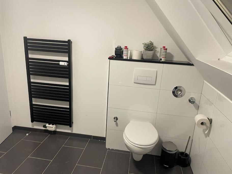 Apartment Moderne In Gelsenkirchen-schalke Fuer 1 Bis 7 Personen Mit Terrasse, Ideal Fuer Gruppen & Stadionbesuche
