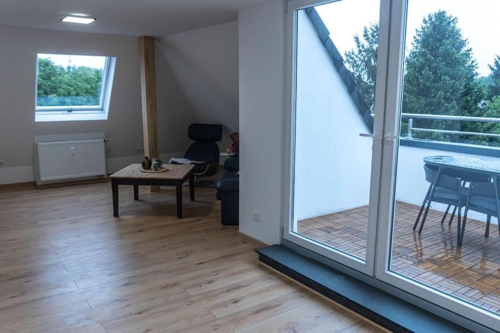 Apartment Moderne In Gelsenkirchen-schalke Fuer 1 Bis 7 Personen Mit Terrasse, Ideal Fuer Gruppen & Stadionbesuche Gelsenkirchen