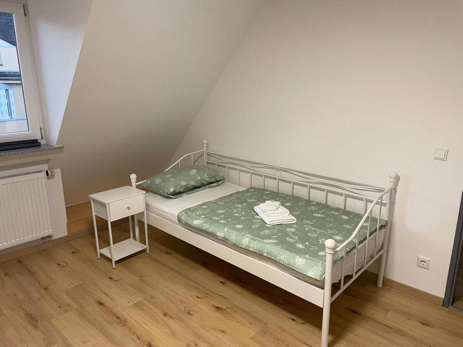 Apartment Moderne In Gelsenkirchen-schalke Fuer 1 Bis 7 Personen Mit Terrasse, Ideal Fuer Gruppen & Stadionbesuche