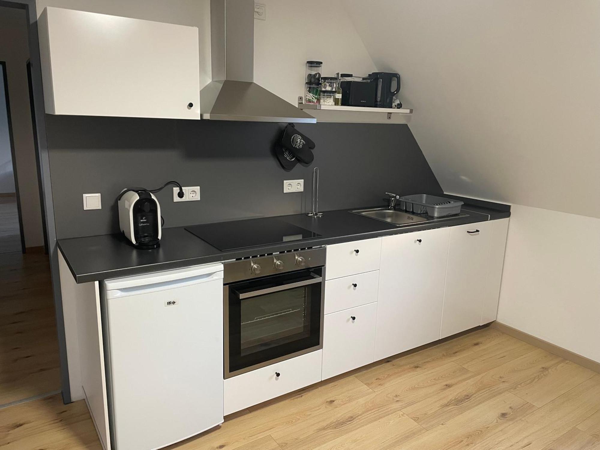 Apartment Moderne In Gelsenkirchen-schalke Fuer 1 Bis 7 Personen Mit Terrasse, Ideal Fuer Gruppen & Stadionbesuche Gelsenkirchen